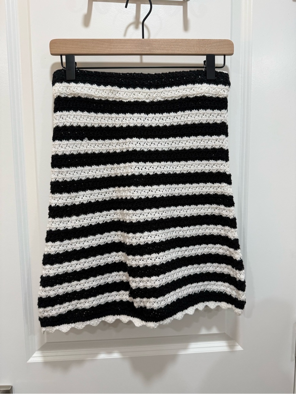 Tommy Hilfiger Black & White Crochet Striped Skirt Size Medium Preppy Coastal - Picture 2 of 6